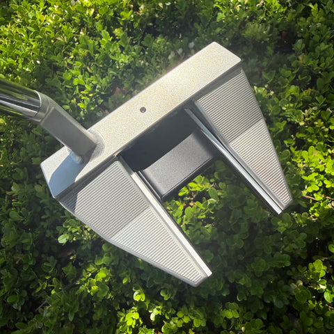 Right handed Scotty Cameron tour phantom 7.5 putter