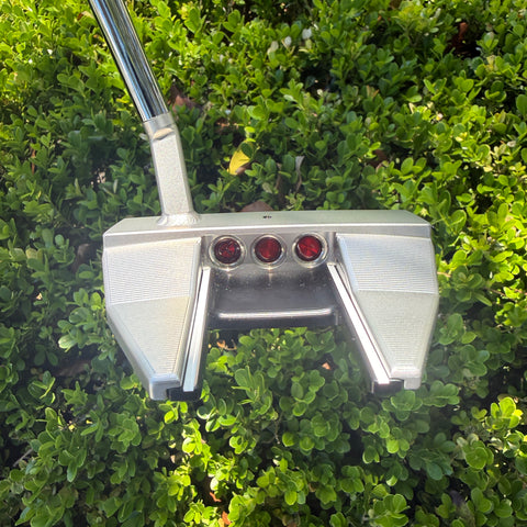 Right handed Scotty Cameron tour phantom 7.5 putter