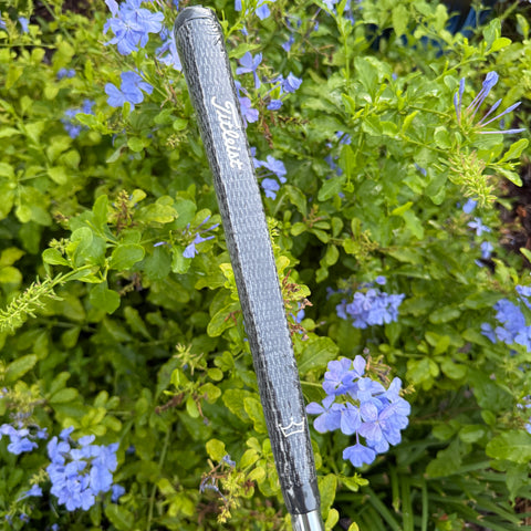 New grip in plastic lefty Newport 2